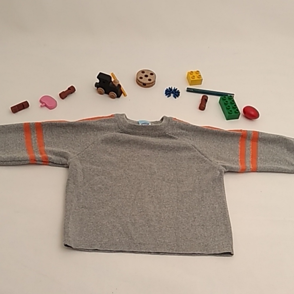 Old Navy gray sweater